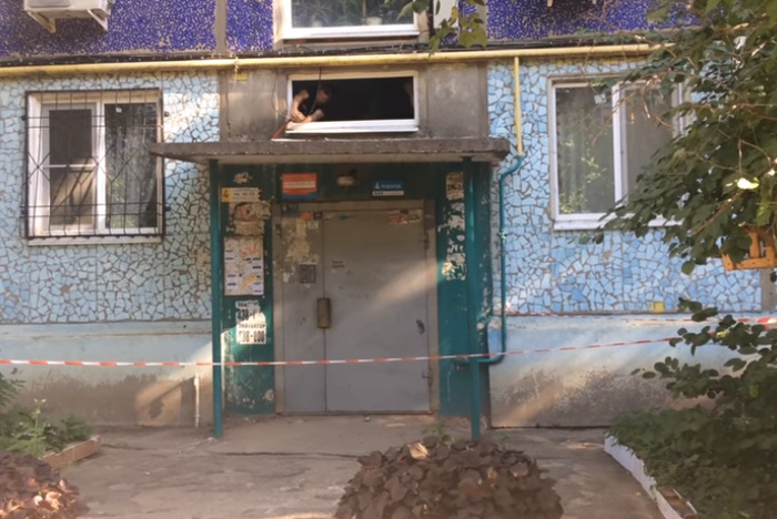 Кусок бетона с дома упал на школьника на Камчатке