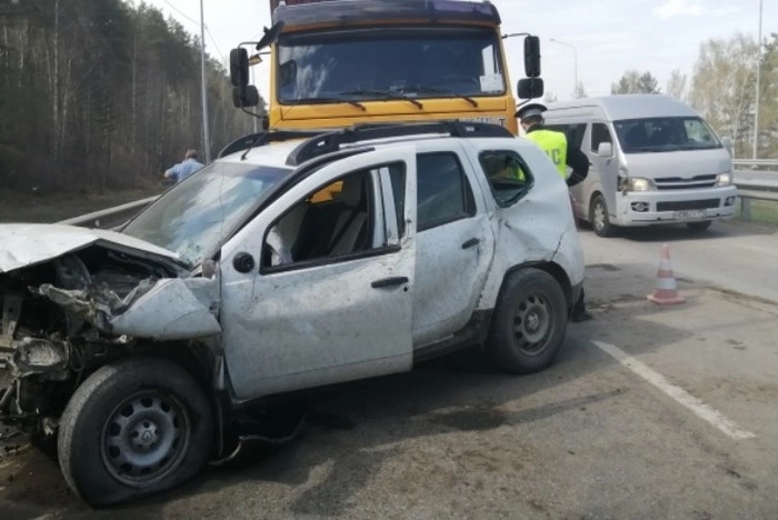 В ГИБДД Екатеринбурга рассказали подробности массового ДТП на Челябинском тракте