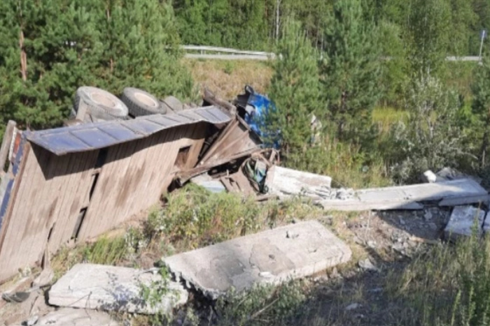 На свердловской трассе водителя насмерть придавило собственным автомобилем