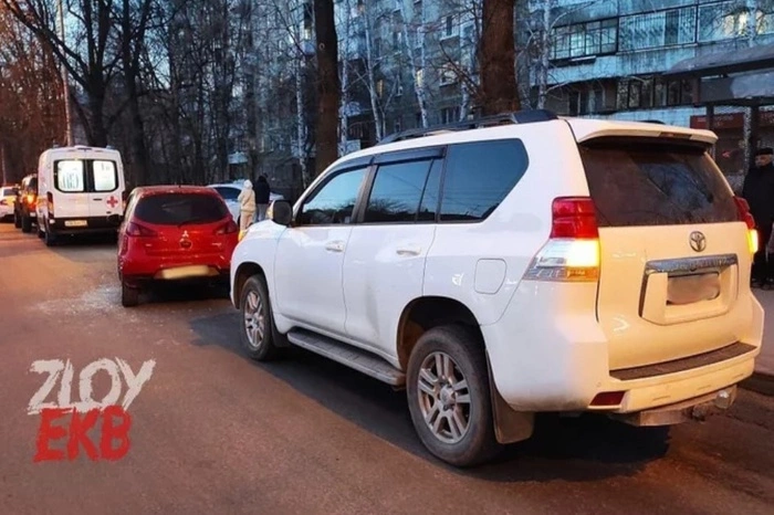 Екатеринбуржец избил беременную на дороге