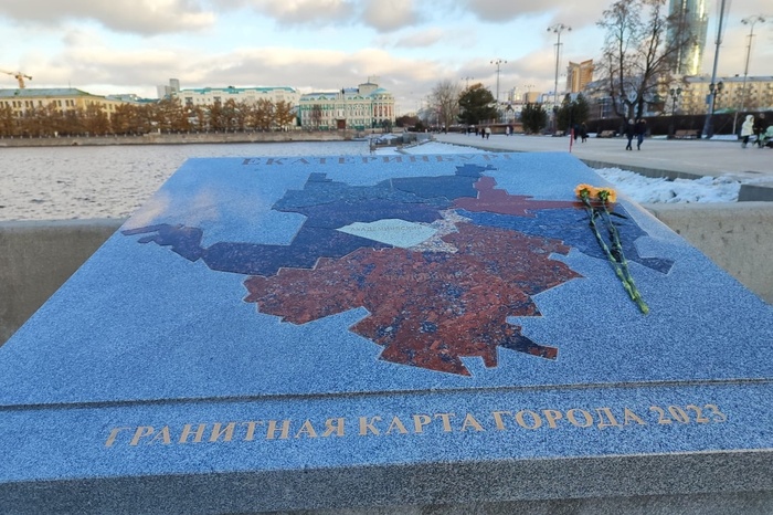 У «кенотафа» выросло число фотографий погибших в Екатеринбурге исторических зданий