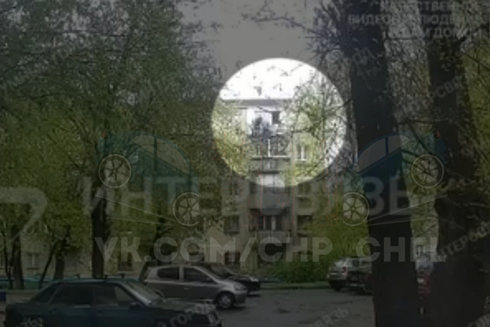 Один человек погиб: на Урале балкон рухнул вместе с людьми