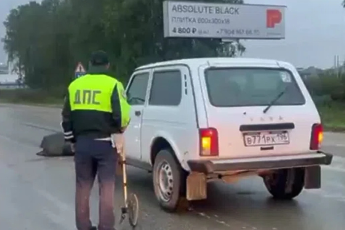 Внедорожник насмерть снес молодого свердловчанина, который неожиданно выбежал на трассу