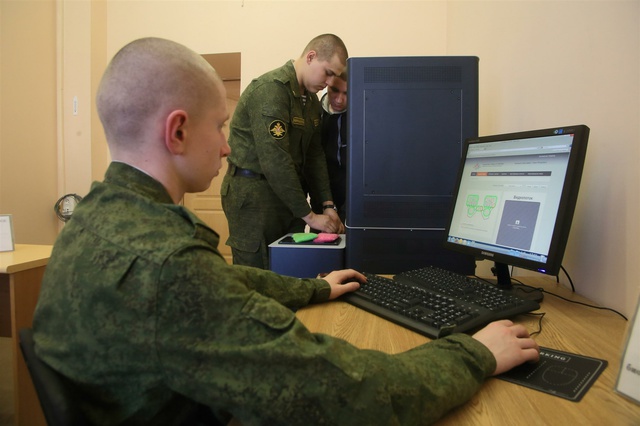 Контрактников в российской армии впервые стало больше, чем призывников