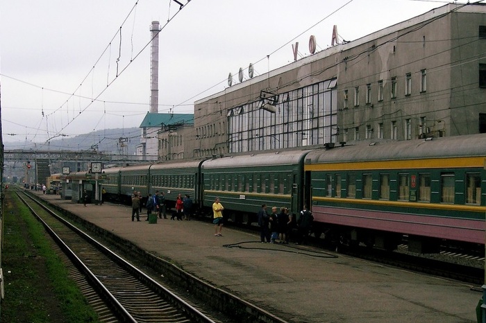 С поезда «Москва — Новый Уренгой» сняли 15 детей с тошнотой и болями в животе