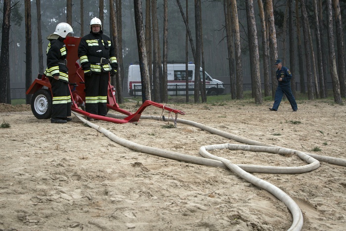 В Свердловской области горит турбаза, эвакуированы 50 человек