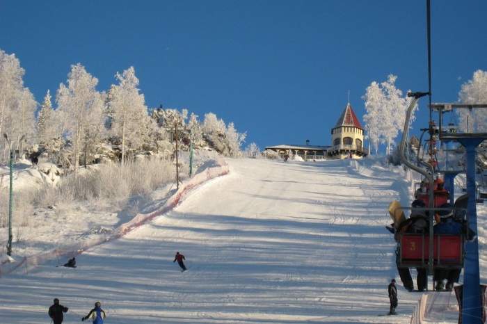 Гора Ежовая предлагает путешествие из одной части света в другую на лыжах