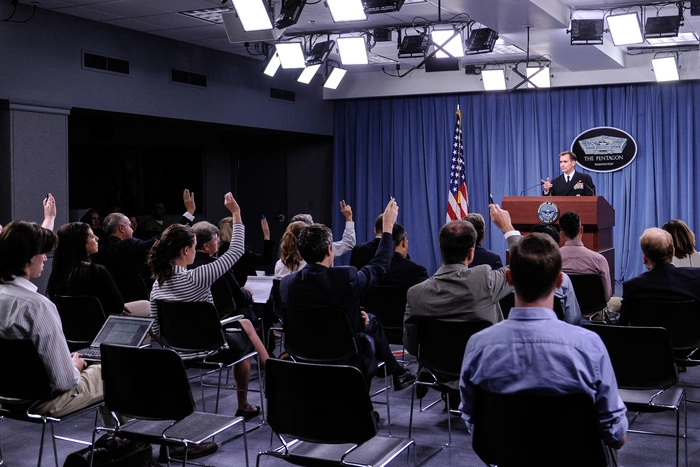 На брифинге Госдепа журналисты вступились за коллег из России