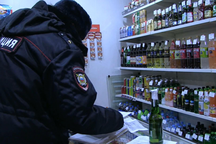 Полиция пресекла продажу алкоголя подросткам в торговом павильоне на Юго-Западе