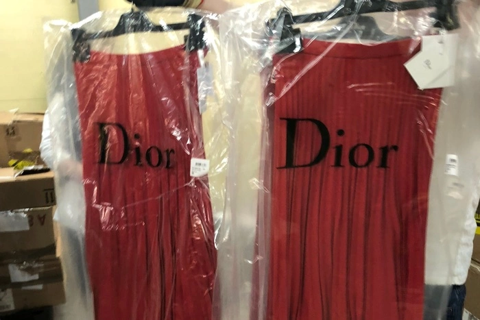 За нелегальный ввоз дизайнерской одежды бизнесмен заплатит почти миллион рублей