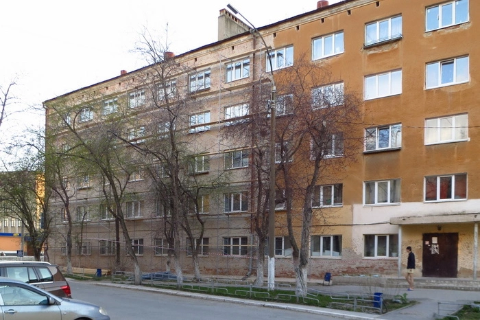 Жительница Челябинска разбилась во время мытья окон