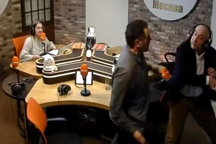 Журналист Шевченко объяснил драку со Сванидзе