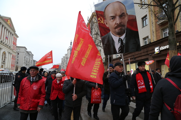 КПРФ проведет шествие против пенсионной реформы с портретами единоросов