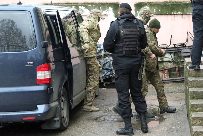 Турчинов угрожает ракетным ударом по Крымскому мосту