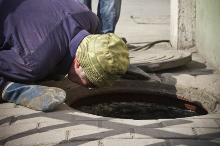 В Камышлове восьмиклассница провалилась в открытый колодец канализации