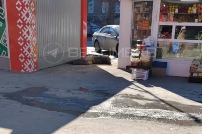В Екатеринбурге нашли избитого мужчину, лежащего на асфальте