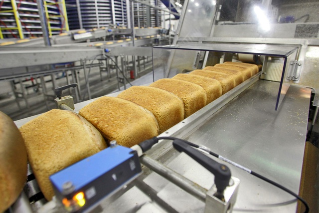 На Урале поставщики сырья потребовали от производителей хлеба расчета в долларах