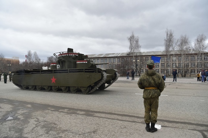 Уникальный пятибашенный танк Т-35 пройдёт на параде в Верхней Пышме