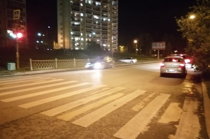В Екатеринбурге водитель сбила маму с маленьким ребёнком на пешеходном переходе