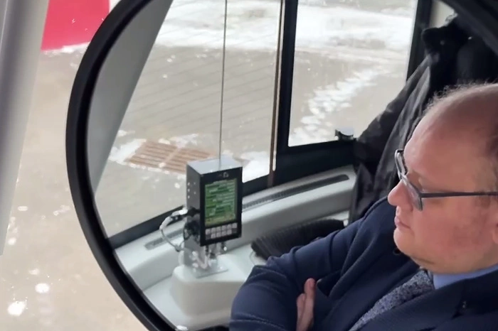 Первый в России междугородний беспилотный трамвай поехал по Екатеринбургу