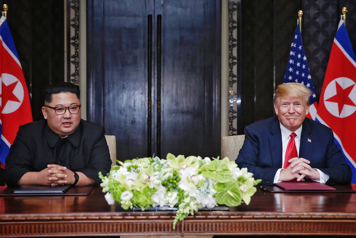 Трамп попросил Ким Чен Ына передать США ядерное оружие КНДР