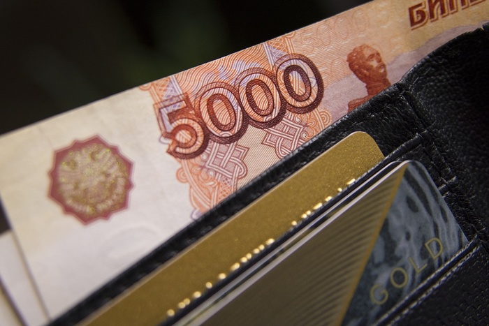 Молодой человек заработал 15 тыс. рублей и попал под уголовное дело