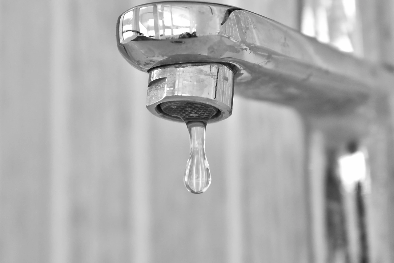 Екатеринбуржцев внезапно оставили без воды