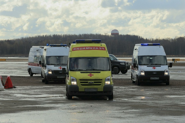 В Кольцово двух пассажиров сняли с рейса с подозрением на пневмонию