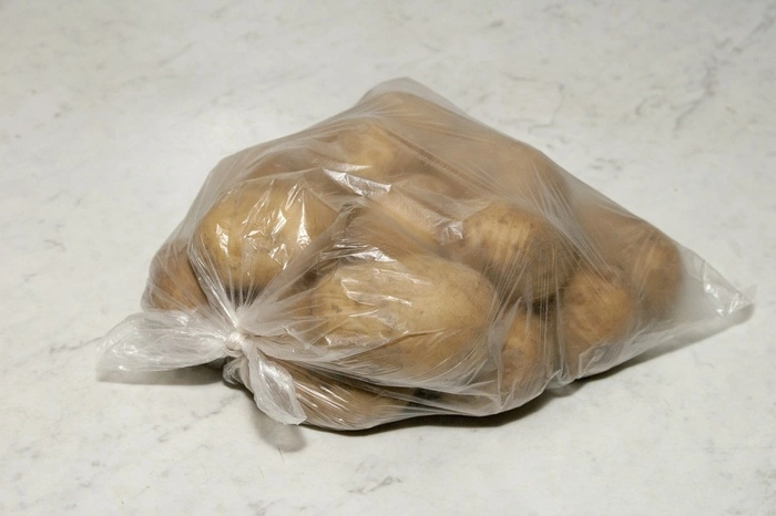 Малоимущие россияне получат 10 тысяч рублей на продуктовые карточки