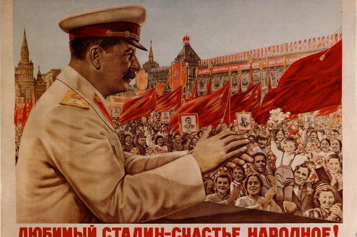 В «Сима-ленде» появились в продаже новогодние пакеты с изображением Сталина