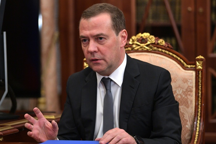 Медведев: за установление тарифов на мусор ответственны регионы