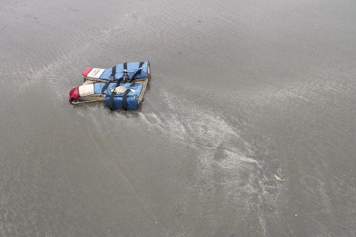 Пассажир авиарейса Томск-Екатеринбург украл из самолета спасательный жилет