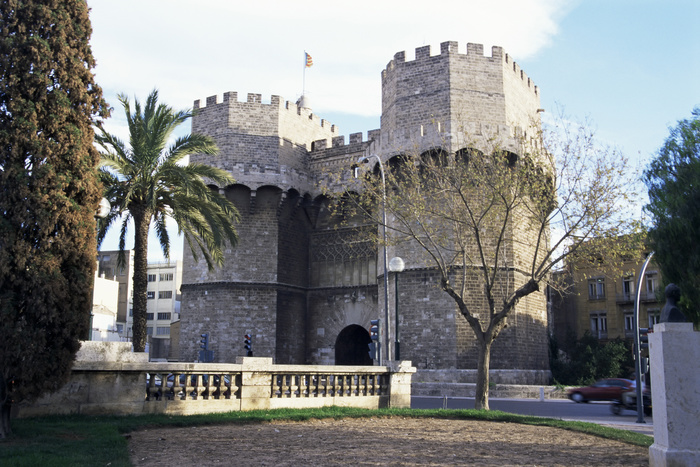Туристы устроили порношоу на фоне средневекового памятника Валенсии