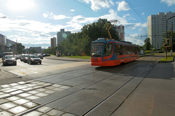 В Екатеринбурге уложили покрытие из гранита на 18 трамвайных переездах