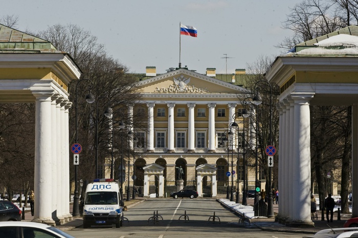 Губернатор Петербурга уволил отчитавшегося с помощью фотошопа чиновника