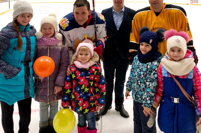 Куйвашев открыл новую ледовую арену в Свердловской области