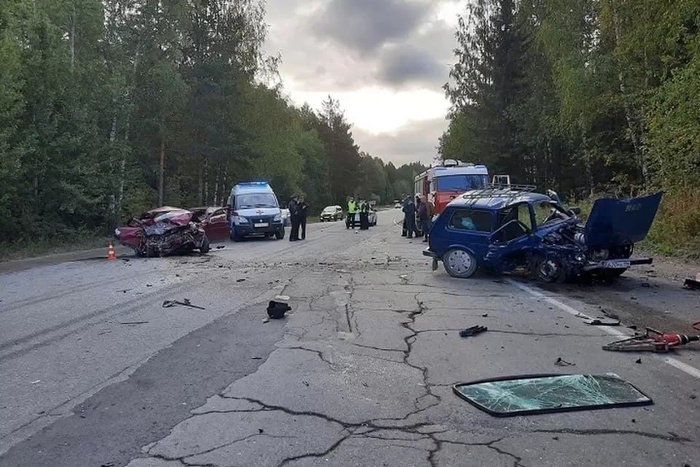 На свердловской трассе водитель устроил ДТП, в котором погиб молодой пассажир другой машины