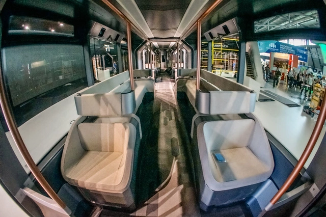 В Москве прошла премьера нашумевшего трамвая R1 от УВЗ