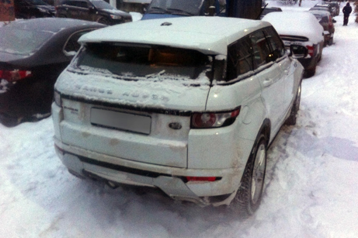 Погрязшая в долгах бизнес-леди спрятала на стоянке от приставов Range Rover