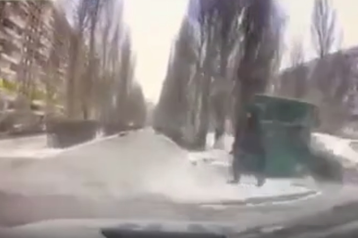 В Тольятти мужчина угнал у полицейских машину и чуть не сбил несколько человек