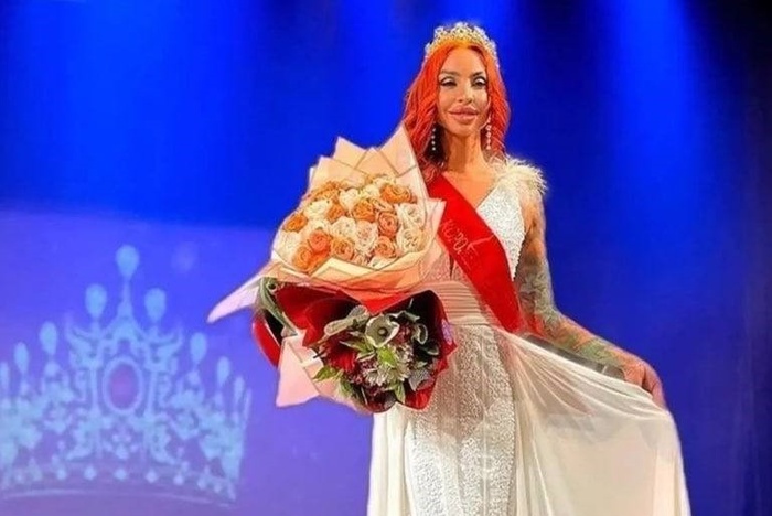 Рыжеволосая и с увеличенными губами: полтавчанка стала "Миссис королевой красоты" в оккупированном Крыму. 540717
