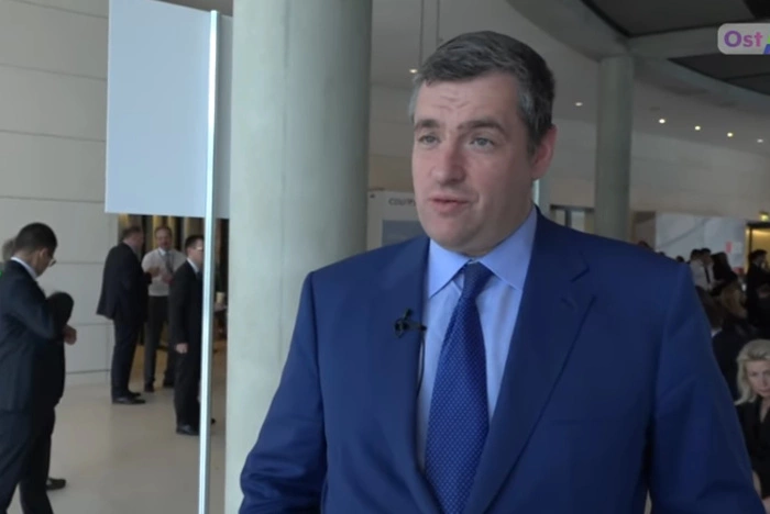 В Екатеринбурге неизвестные уничтожили агитацию кандидата в президенты Слуцкого