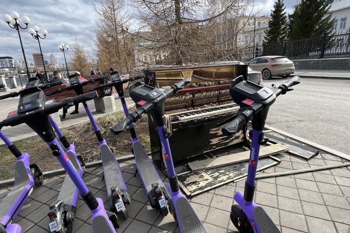 Пьяный самокатчик сбежал в Екатеринбурге после драки с водителем