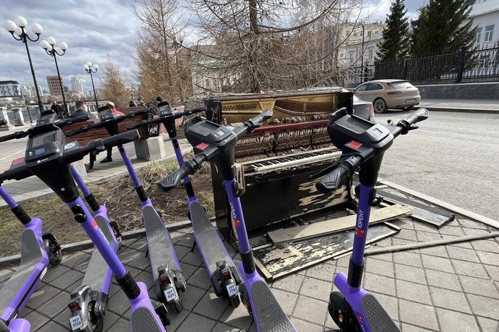 Пьяный самокатчик сбежал в Екатеринбурге после драки с водителем