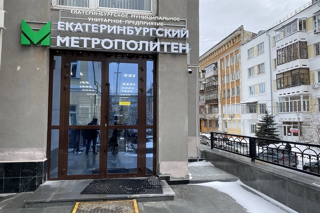 В метро Екатеринбурга захлопнулся турникет, поколечив туриста