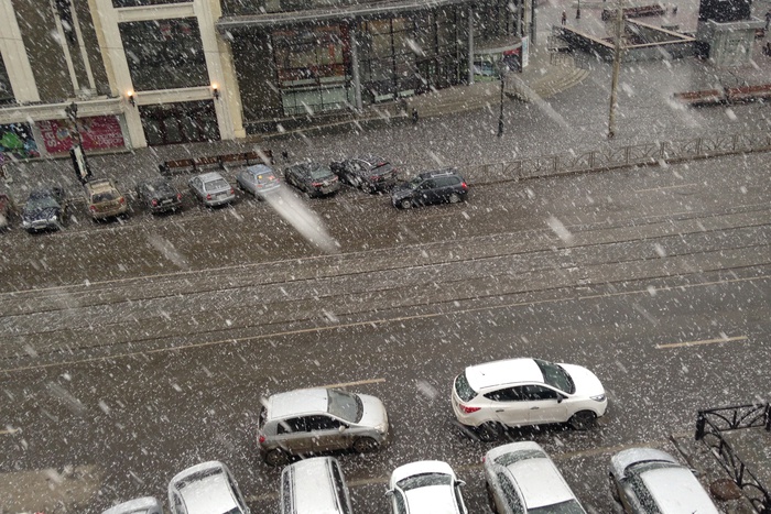 Снежный апрель в Екатеринбурге