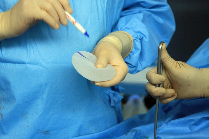 В Германии задержана колумбийка с кокаином в силиконовых грудях