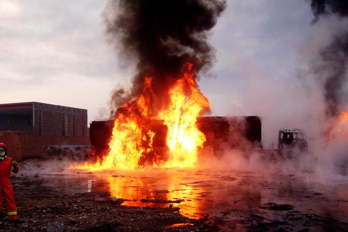 Игиловцы подожгли пять нефтяных скважин в Ираке