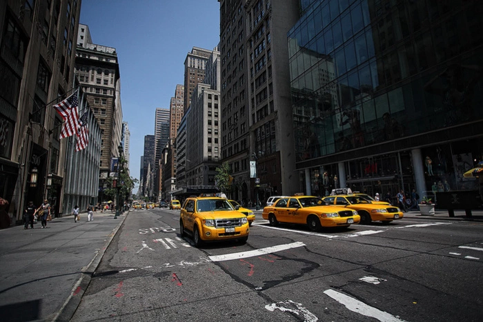 Службы такси Екатеринбурга из-за холодов подняли цены