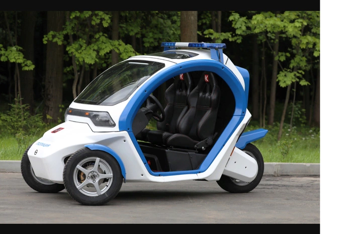 Полицейские Москвы получили электрокары и электроциклы от «Калашникова»